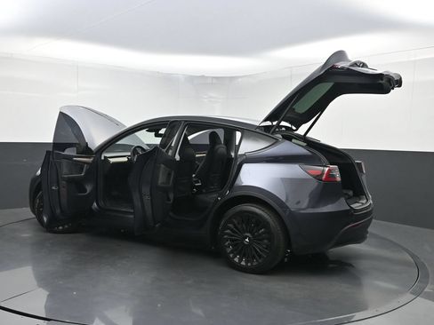 Used 2024 Tesla Model Y Long Range AWD/4WD image 36