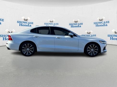 Used 2021 Volvo S60 T5 Momentum w/ Climate Package image 9