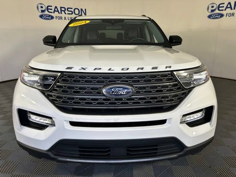 Used 2024 Ford Explorer XLT w/ Equipment Group 202A AWD/4WD image 2