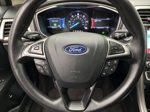 Used 2019 Ford Fusion SE FWD image 15