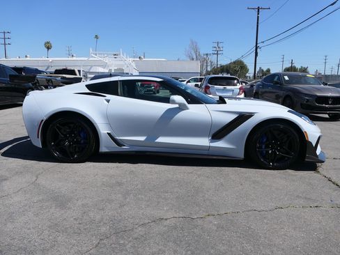 Used 2019 Chevrolet Corvette ZR1 RWD image 3