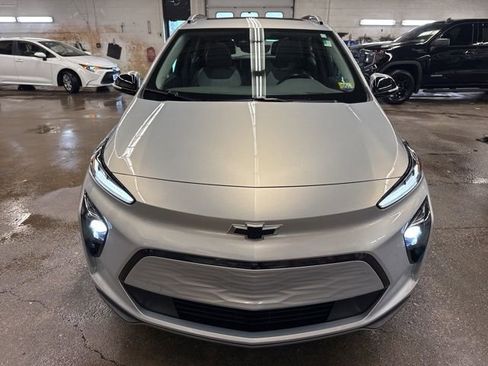 Used 2023 Chevrolet Bolt EUV Premier w/ Sun & Sound Package FWD image 2