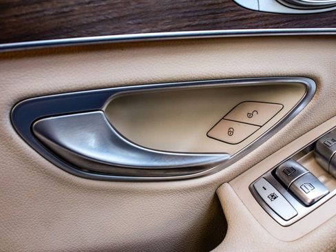 Used 2021 Mercedes-Benz C 300 4MATIC Sedan image 10