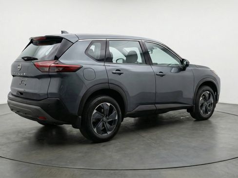 Used 2025 Nissan Rogue SV image 9