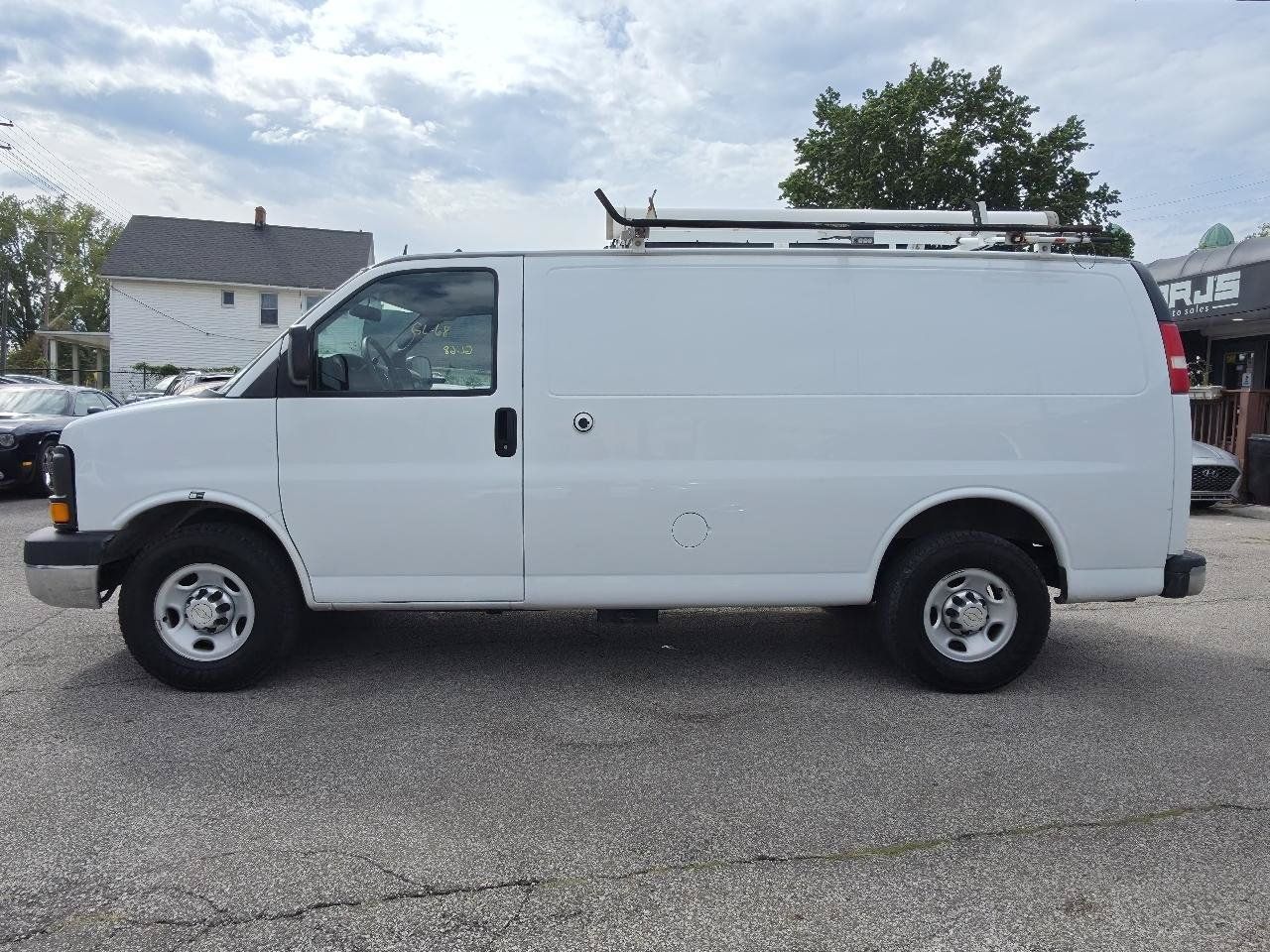 Used 2014 Chevrolet Express 2500 RWD image 8
