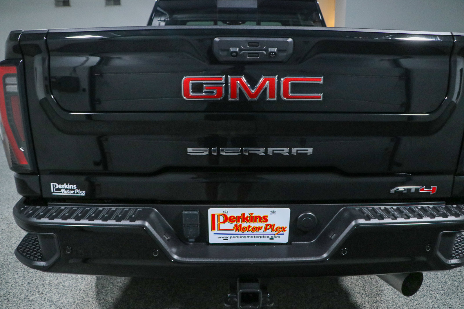 Used 2024 GMC Sierra 2500 AT4 w/ AT4 Premium Plus Package AWD/4WD image 8