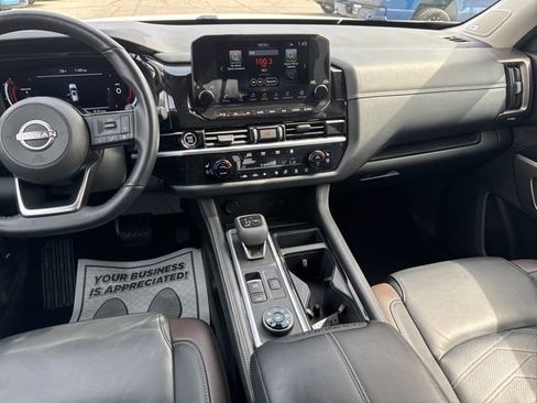 Used 2024 Nissan Pathfinder Platinum AWD/4WD image 21