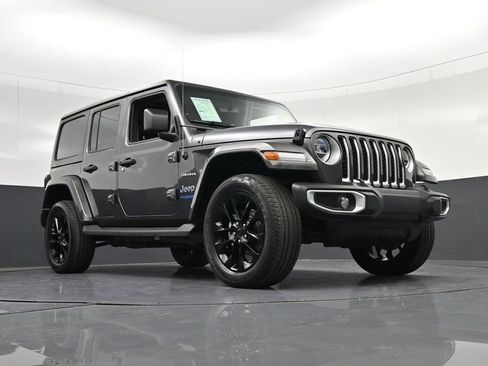 Used 2021 Jeep Wrangler Unlimited Sahara w/ Cold Weather Group AWD/4WD image 33