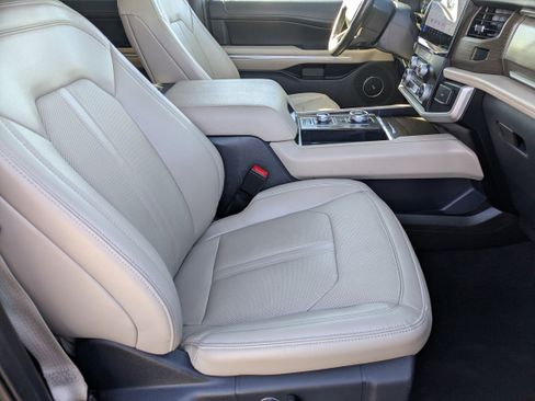 Used 2024 Ford Expedition Max Limited image 11