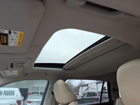 Used 2020 Toyota Highlander XLE image 11