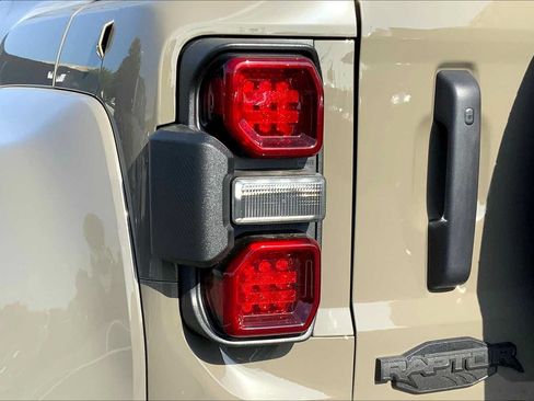 Used 2025 Ford Bronco Raptor AWD/4WD image 12