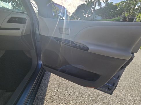 Used 2014 Toyota Sienna LE FWD image 21