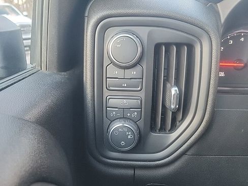 Used 2021 Chevrolet Silverado 2500 Custom w/ Custom Convenience Package image 11