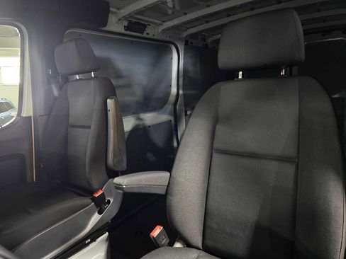 Used 2025 Mercedes-Benz Sprinter 2500 image 22