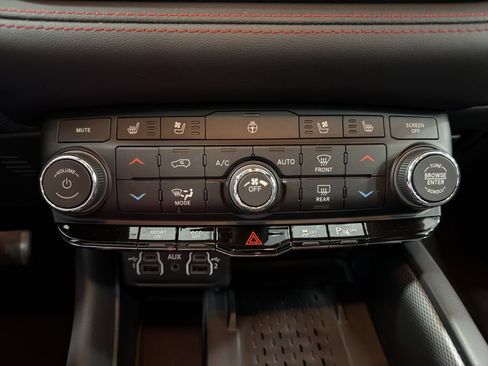 Used 2025 Dodge Durango R/T image 33