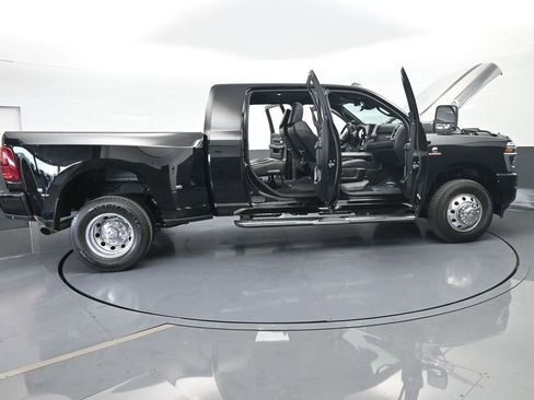 Used 2025 RAM 3500 Laramie image 82