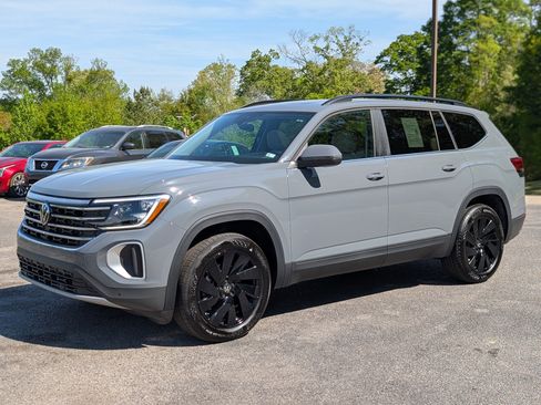 Used 2025 Volkswagen Atlas SE w/ Panoramic Sunroof Package image 5