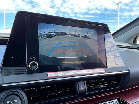 Used 2025 Toyota Prius Plug-In Hybrid image 13