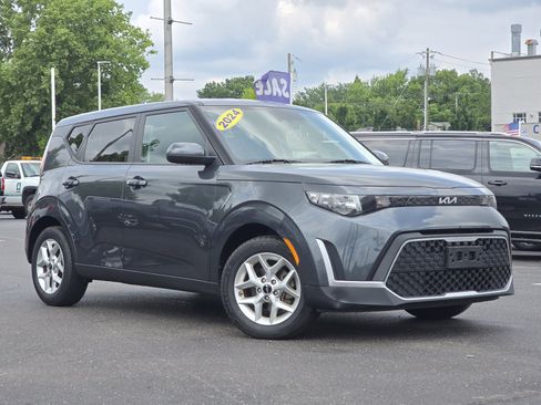 Used 2024 Kia Soul S FWD image 2