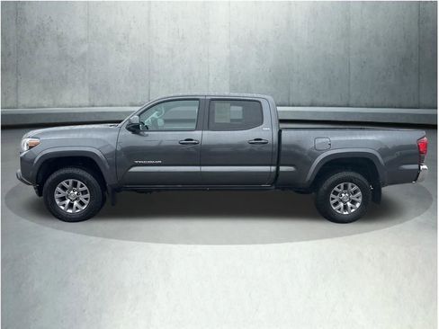 Used 2019 Toyota Tacoma SR5 AWD/4WD image 2