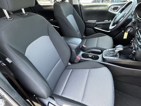 Used 2025 Kia Soul LX FWD image 10