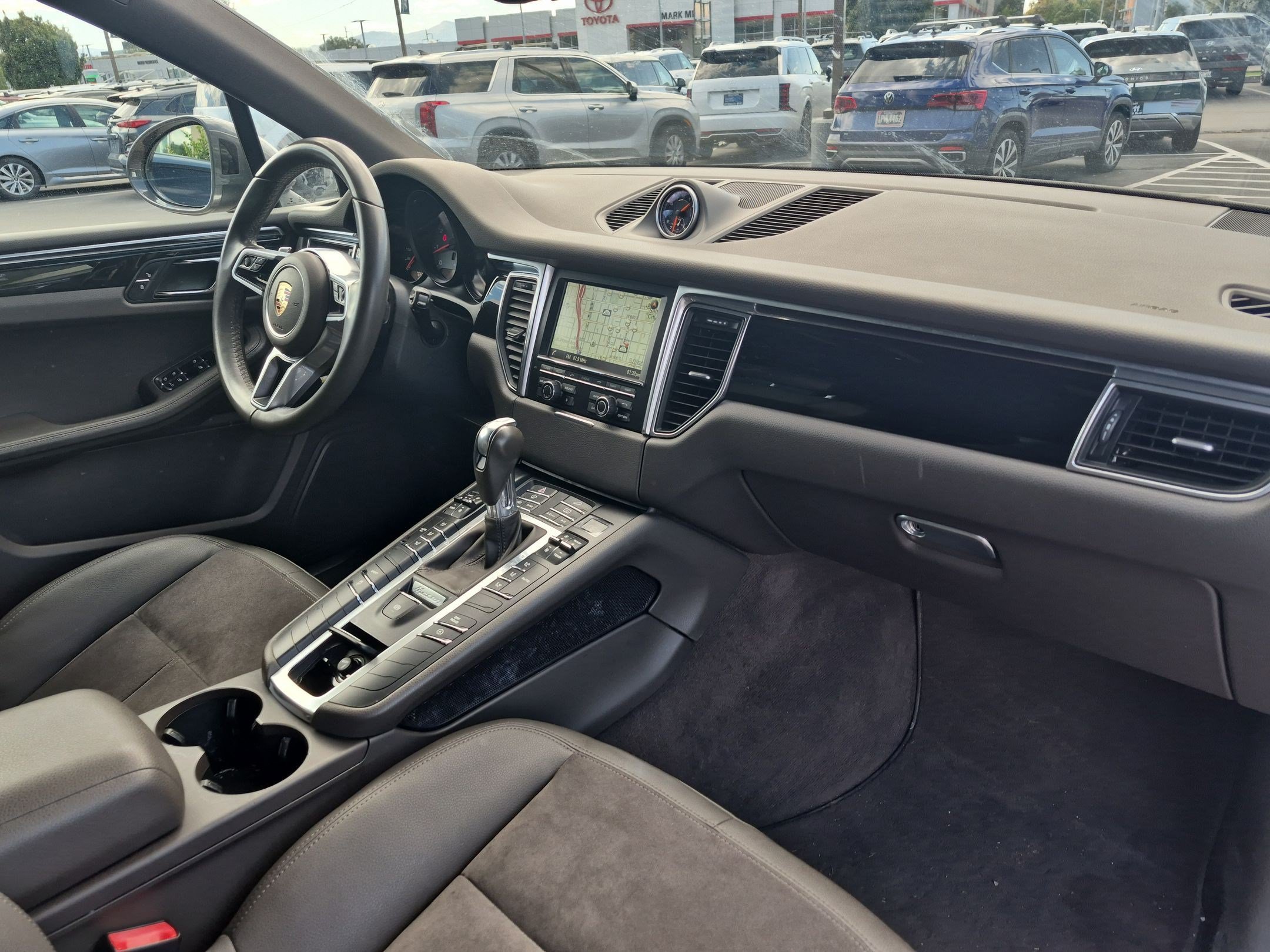 Used 2016 Porsche Macan S w/ Infotainment Package AWD/4WD image 32