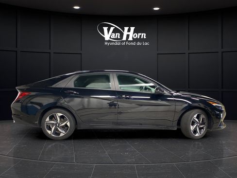 Used 2023 Hyundai Elantra SEL w/ Convenience Package FWD image 8