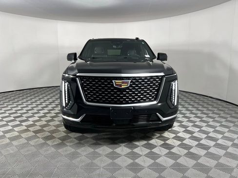 Used 2025 Cadillac Escalade Premium Luxury image 11