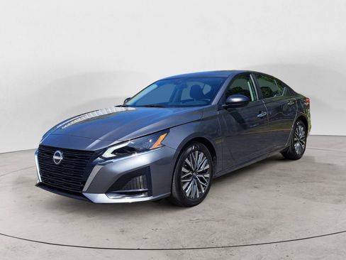 Used 2025 Nissan Altima 2.5 SV image 7