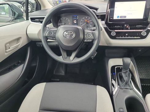 Used 2025 Toyota Corolla LE image 11