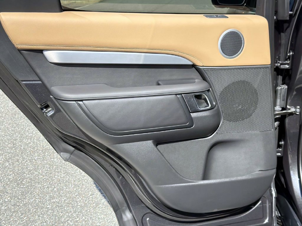 New 2026 Land Rover Discovery Limited Edition AWD/4WD image 11
