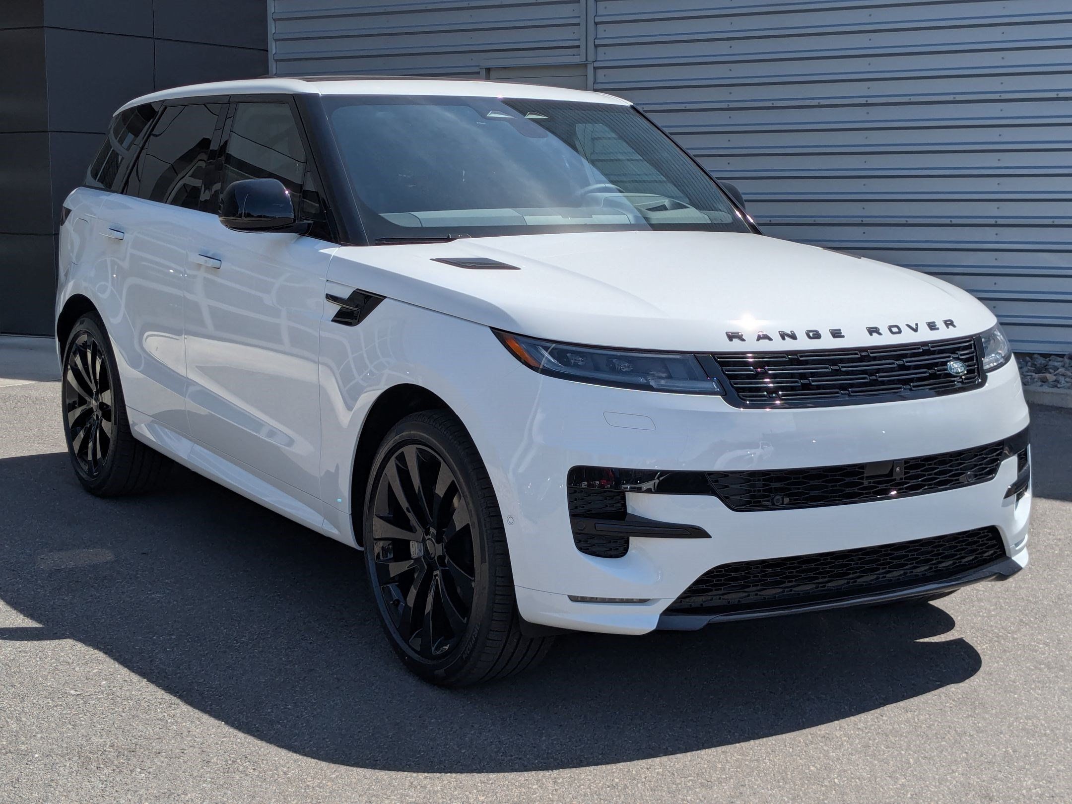 New 2026 Land Rover Range Rover Sport Dynamic SE AWD/4WD image 3