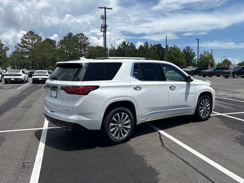 Used 2023 Chevrolet Traverse Premier FWD image 36
