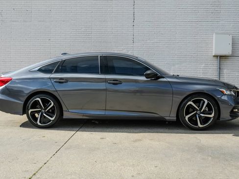Used 2018 Honda Accord Sport image 6