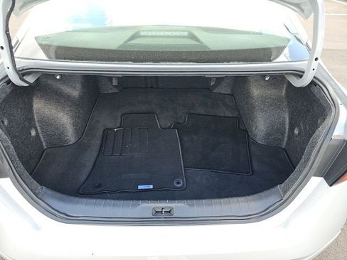 Used 2024 Nissan Altima 2.5 SV image 11