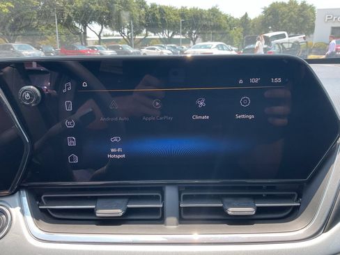 Used 2025 Chevrolet Trax LT FWD image 24