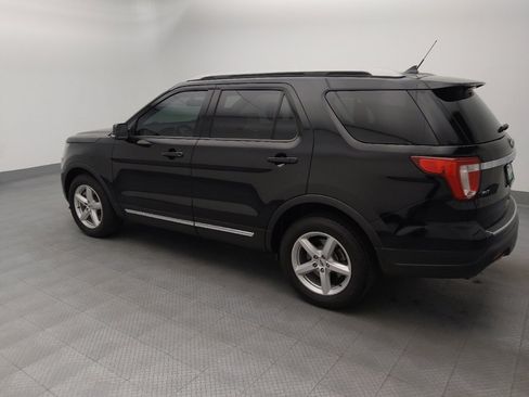 Used 2018 Ford Explorer XLT w/ Equipment Group 201A FWD image 3