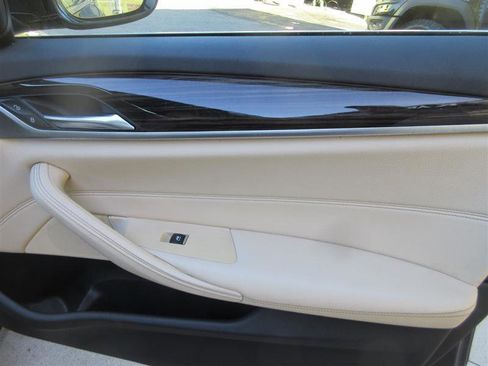 Used 2019 BMW 530i xDrive image 25