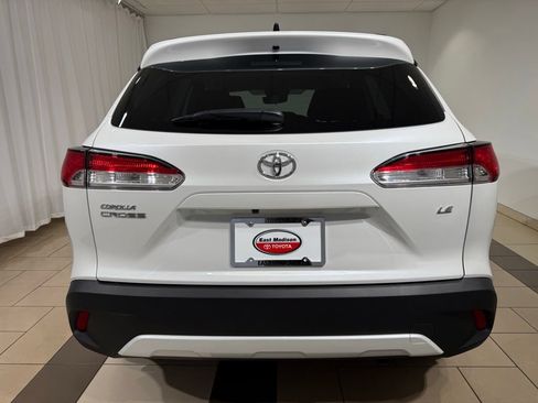 Certified 2025 Toyota Corolla Cross LE FWD image 4