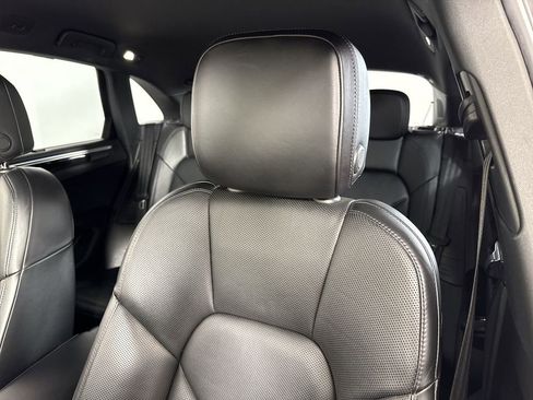 Certified 2018 Porsche Macan AWD/4WD image 39