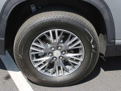 Used 2026 Chevrolet Traverse LT w/ Driver Confidence Package AWD/4WD image 29