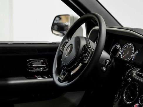 Used 2023 Rolls-Royce Cullinan Black Badge w/ Driver's Package image 11