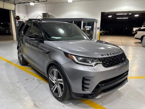 Used 2024 Land Rover Discovery Dynamic SE AWD/4WD image 3