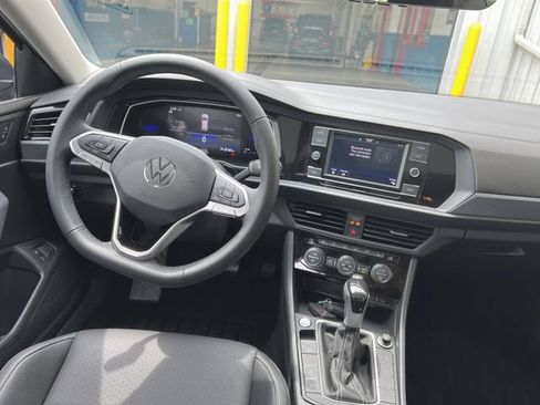Used 2024 Volkswagen Jetta SE FWD image 12