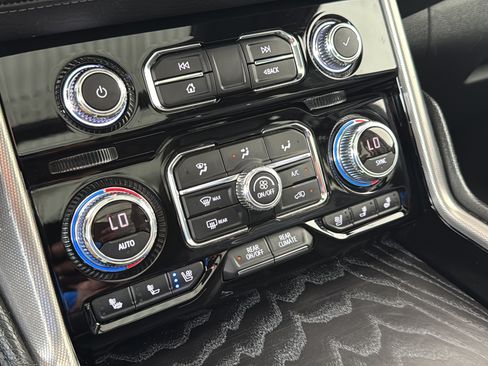 Used 2022 GMC Yukon XL Denali RWD image 41