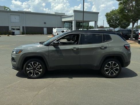 Used 2024 Jeep Compass Limited AWD/4WD image 2