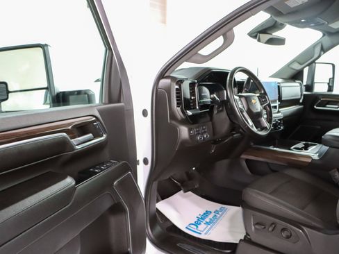 Used 2024 Chevrolet Silverado 3500 LT w/ Convenience Package image 4