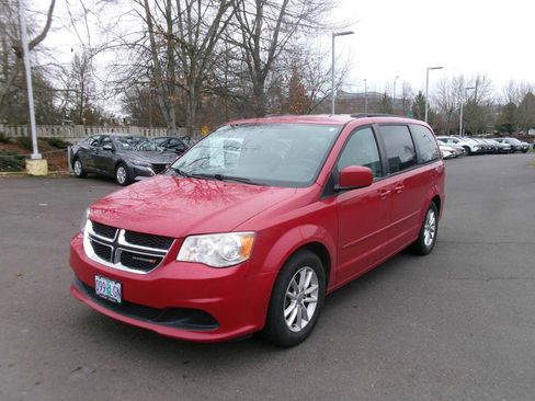 Used 2013 Dodge Grand Caravan SXT w/ UConnect Hands-Free Group image 1