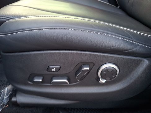 Certified 2025 Genesis GV80 2.5T Prestige AWD/4WD image 16