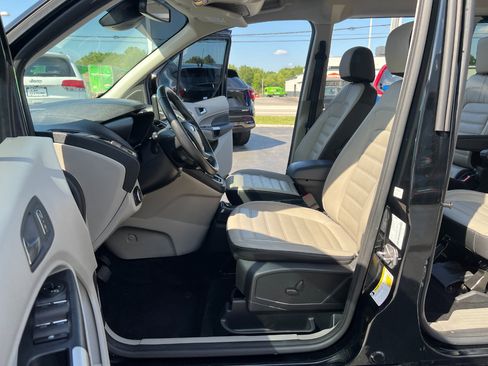Used 2019 Ford Transit Connect Titanium w/ Titanium Premium Package image 16